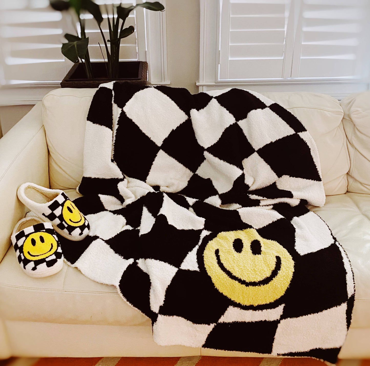 The Happy Face Throw Blanket - ONE LEFT